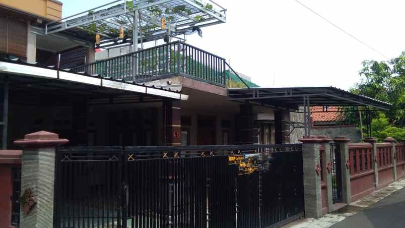 rumah jln kesambi lapangan bola