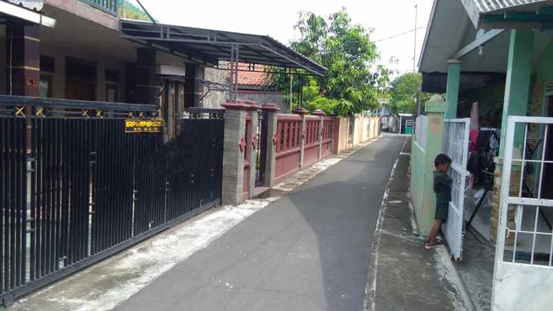 rumah jln kesambi lapangan bola