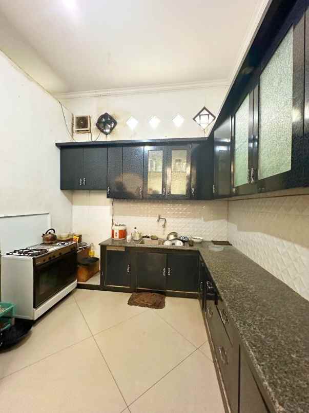 rumah klasik elegan di cipinang cempedak jakarta timur