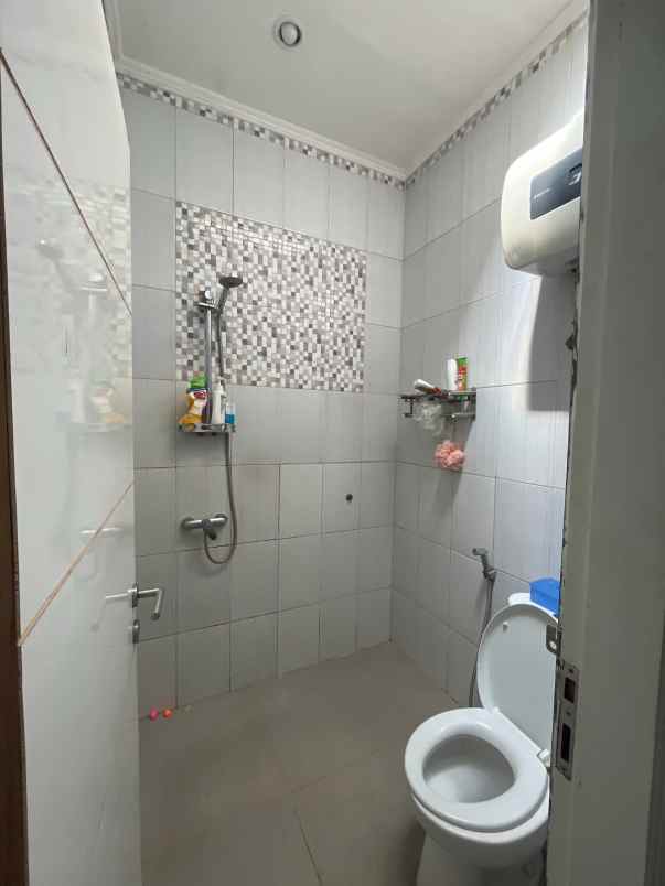 rumah komplek dipalaya ciwaruga 20 menit tol pasteur