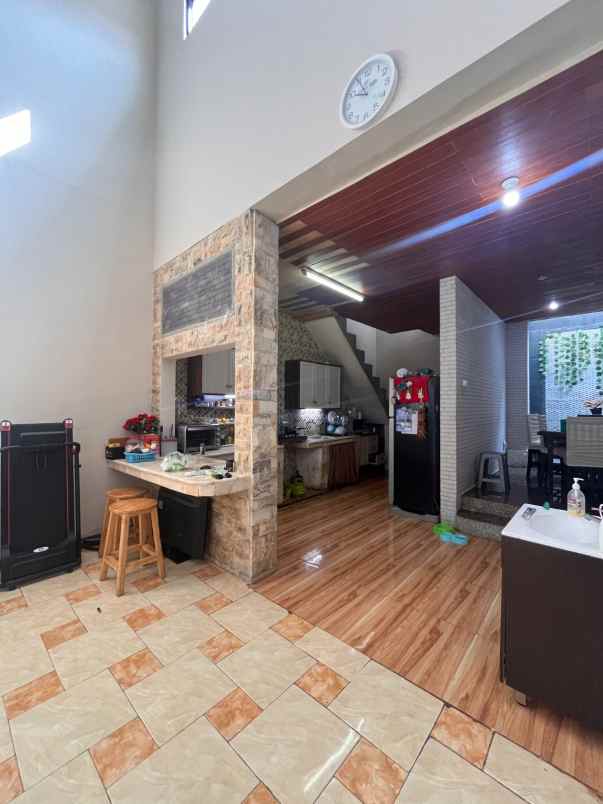 rumah komplek dipalaya ciwaruga 20 menit tol pasteur