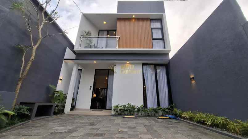 rumah kontemporer 2 lantai dekat sma n 2 ngaglik