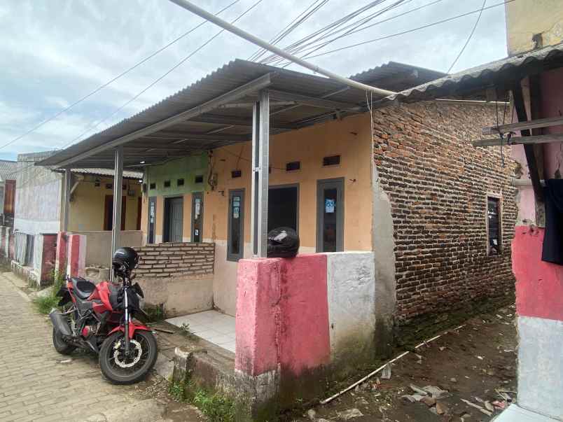 rumah kontrakan 2 pintu di pusat kota serang