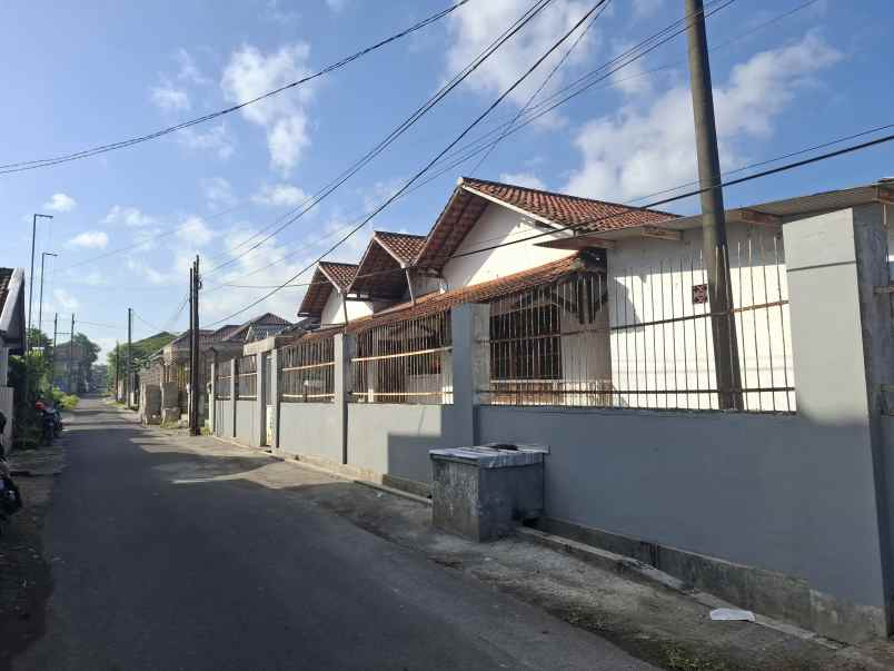 rumah lama di kelurahan kebonsari jember
