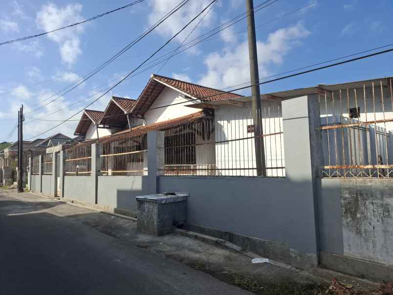 rumah lama di kelurahan kebonsari jember