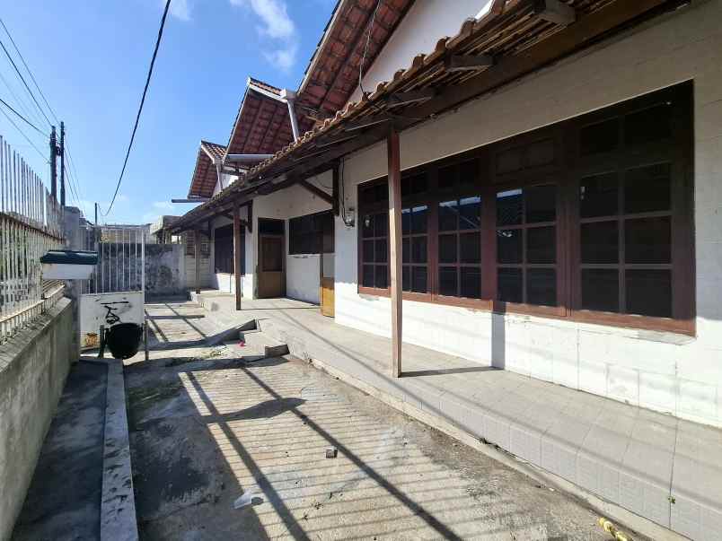 rumah lama di kelurahan kebonsari jember