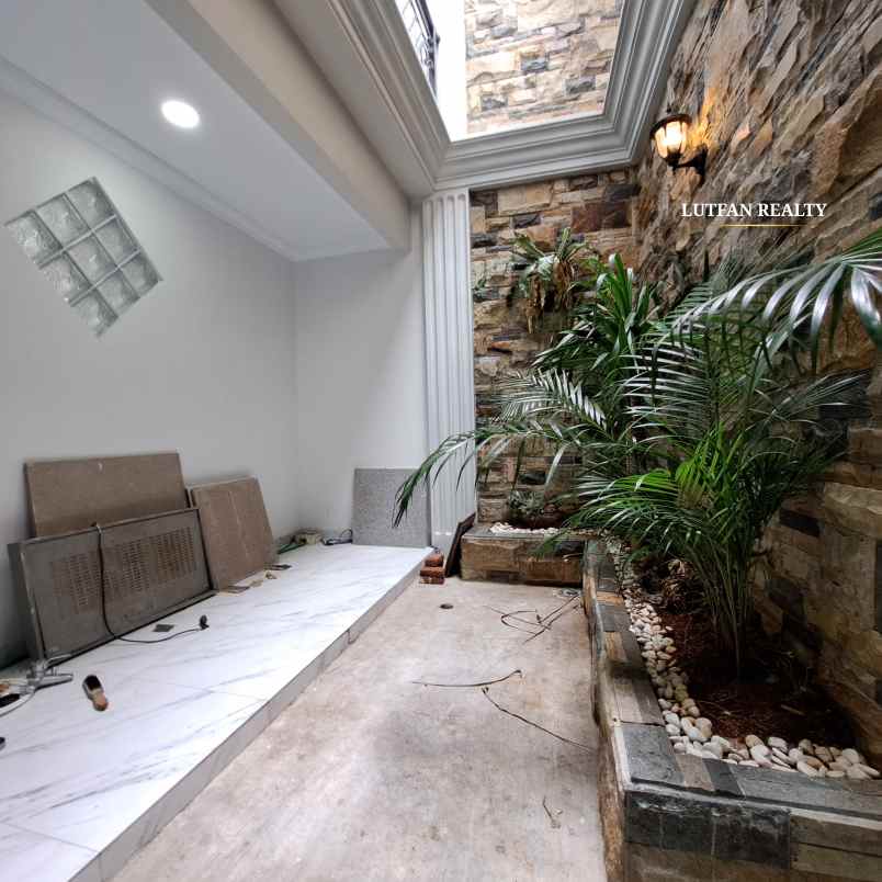 rumah mediterania jagakarsa dalam cluster