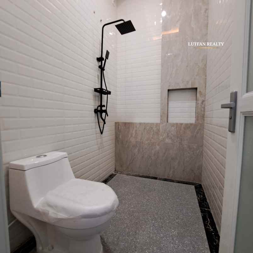 rumah mediterania jagakarsa dalam cluster