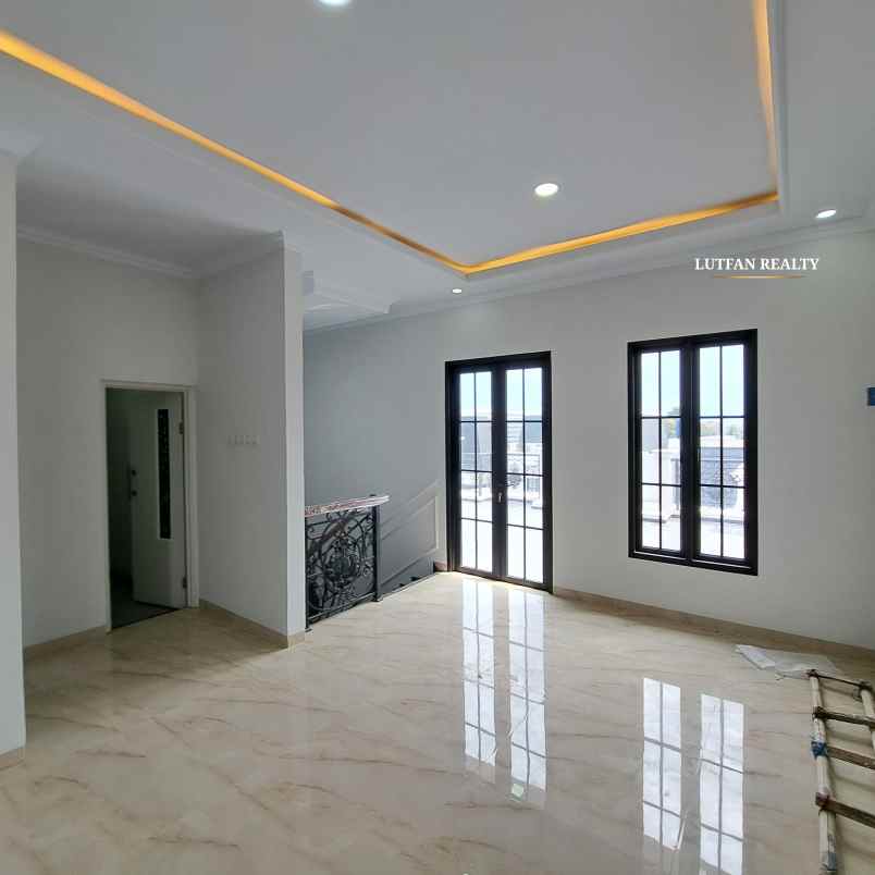 rumah mediterania jagakarsa dalam cluster