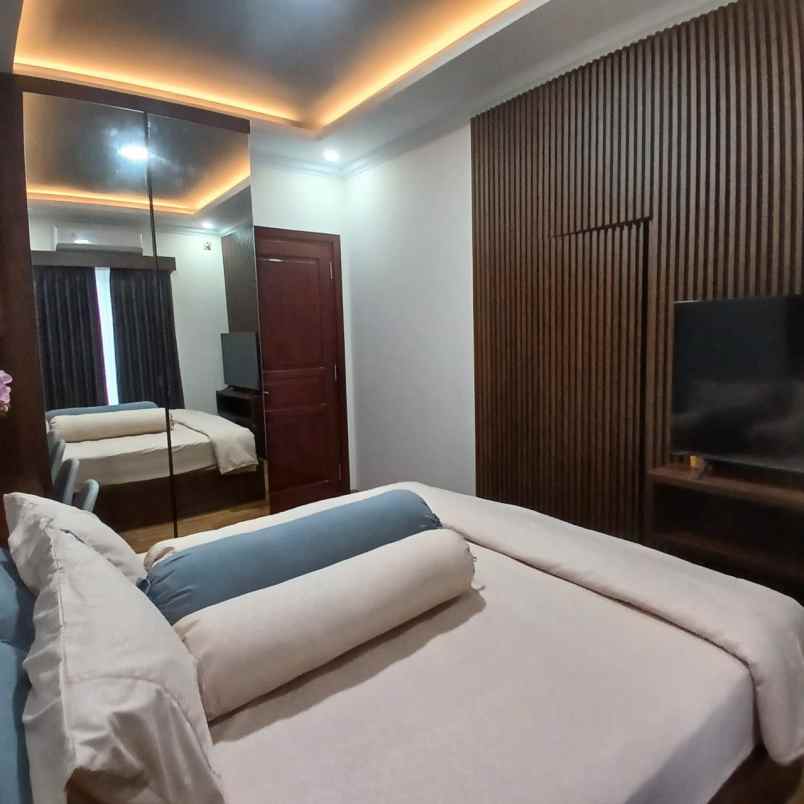 rumah mewah 2 lantai harga terjangkau