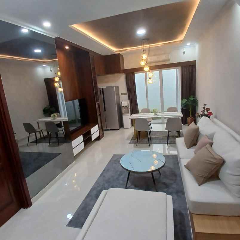 rumah mewah 2 lantai harga terjangkau