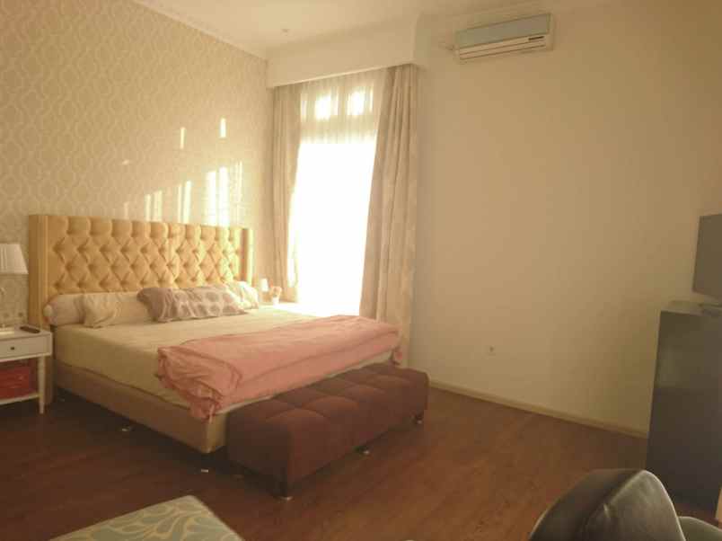 rumah mewah di komplek bulog jatimelati bekasi