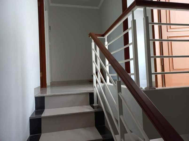 rumah mewah kalimulya depok dekat stasiun ready