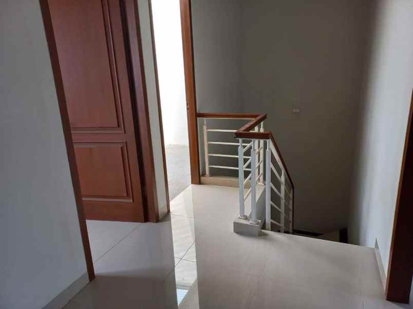 rumah mewah kalimulya depok dekat stasiun ready