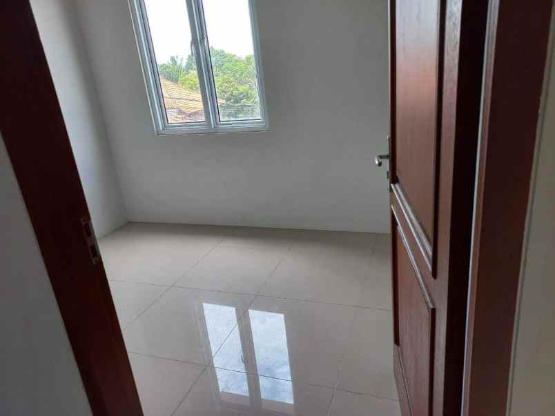 rumah mewah kalimulya depok dekat stasiun ready