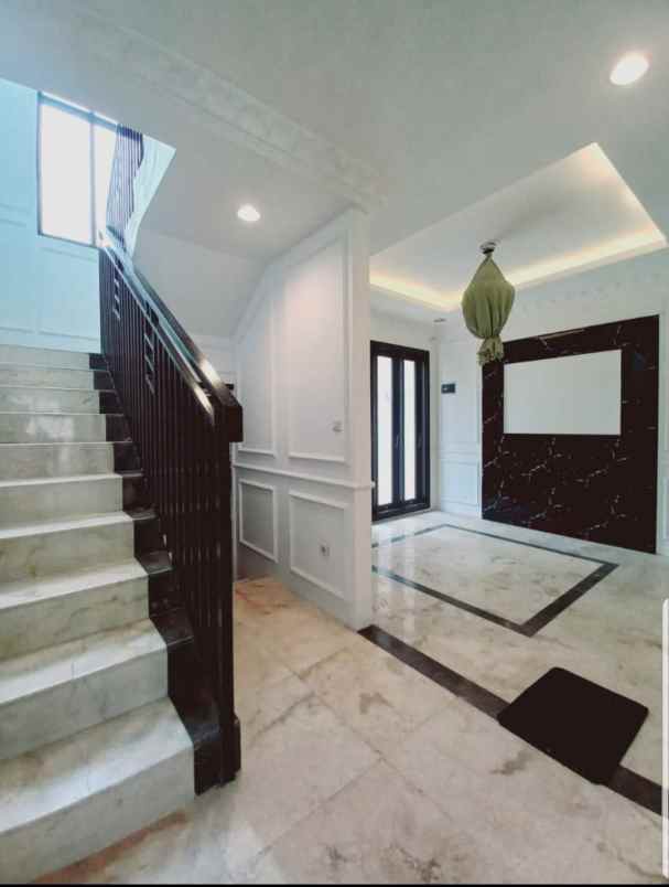 rumah mewah siap huni di ciganjur ada pool dan gazebo