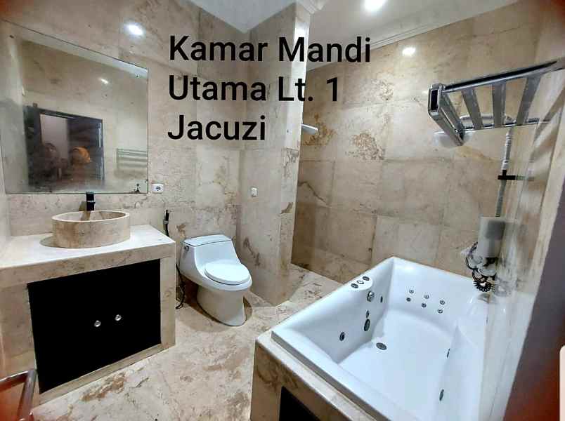 rumah mewah siap huni di ciganjur ada pool dan gazebo