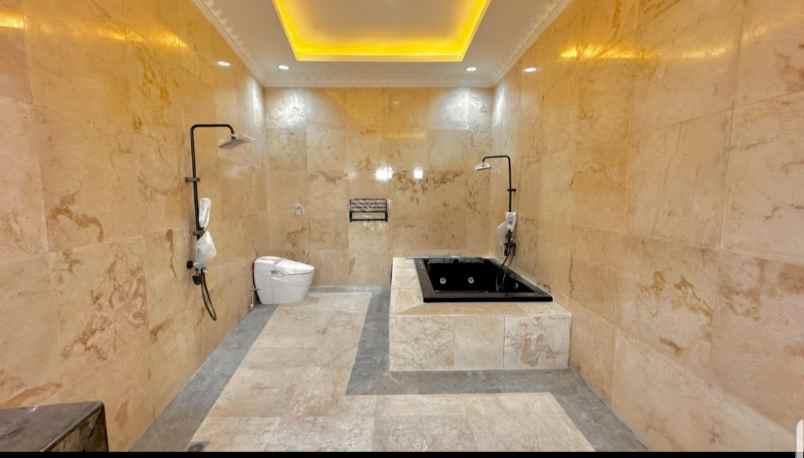 rumah mewah siap huni di ciganjur ada pool dan gazebo