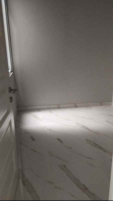 rumah minimalis klasik bangunan baru di gunung sindur