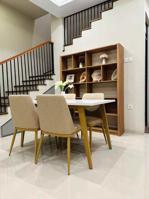 rumah modern 2 lantai di ngaglik dekat al azhar yogya