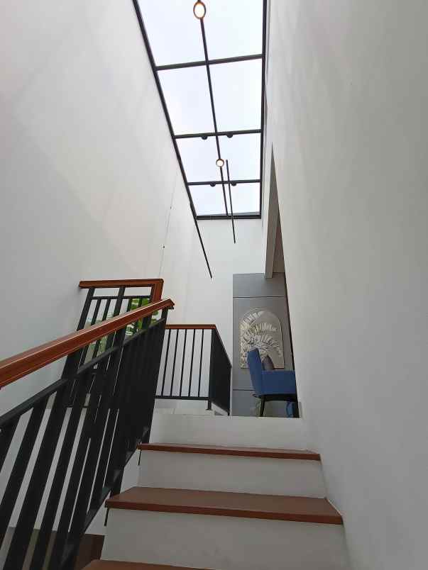 rumah modern siap huni di meruya dekat kampus mercu