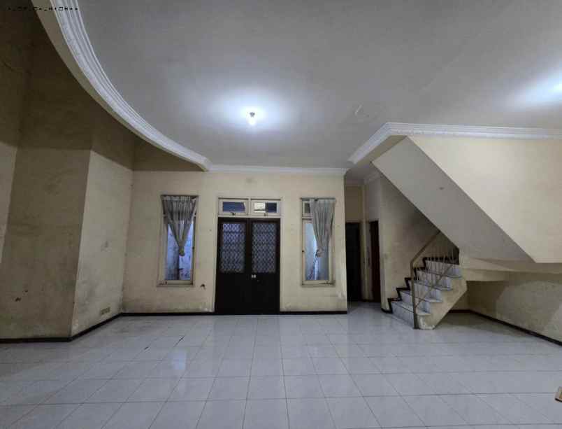 rumah nginden intan strategis hadap utara