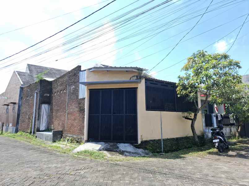 rumah pojok di bumi tegal besar jember