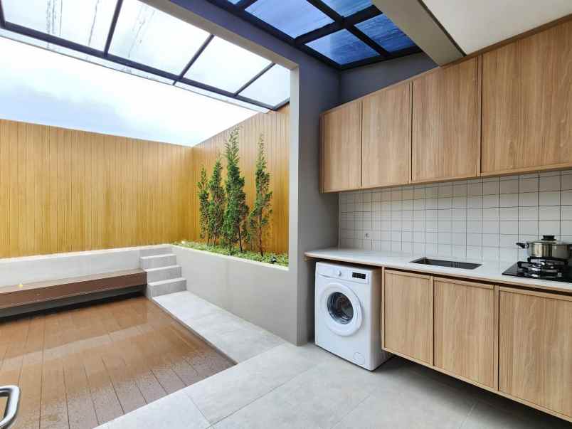 rumah rasa villa dekat dengan stasiun krl