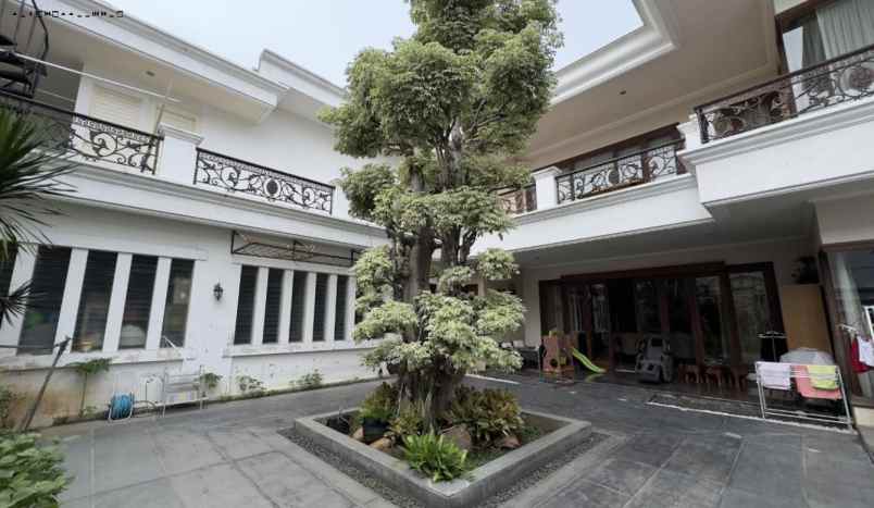 rumah raya dharmahusada permai strategis