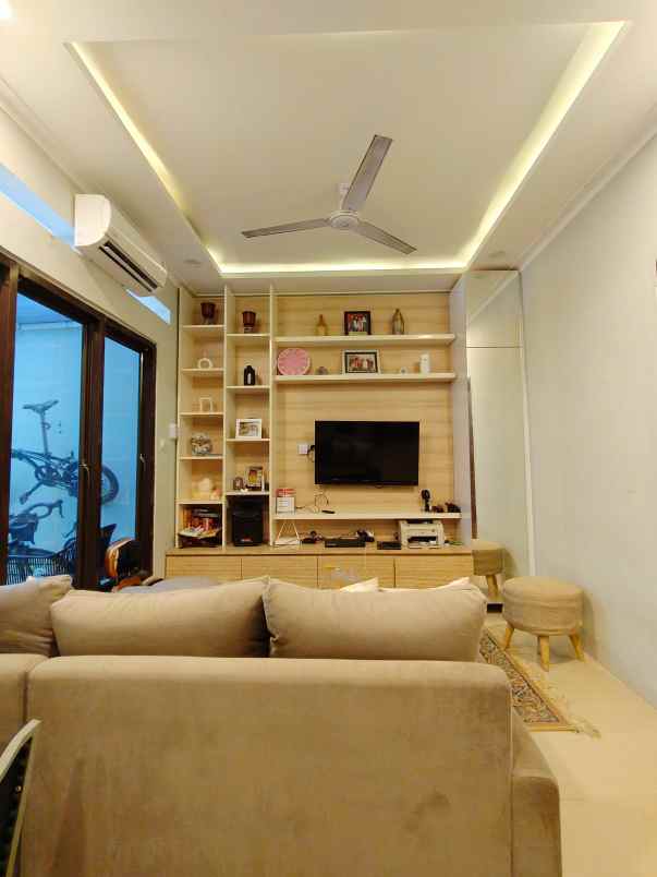 rumah second dalam cluster di cilangkap jaktim