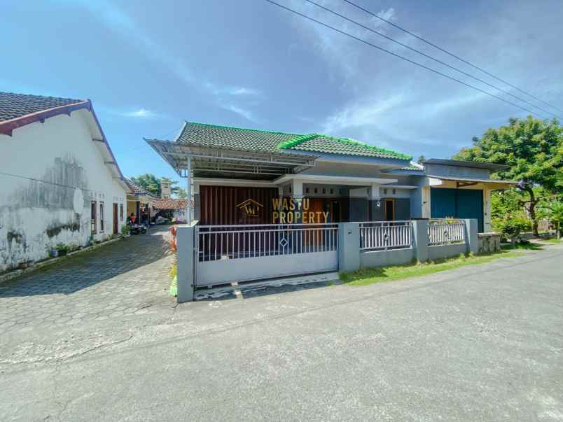 rumah second kondisi bagus lokasi premium di kalasan