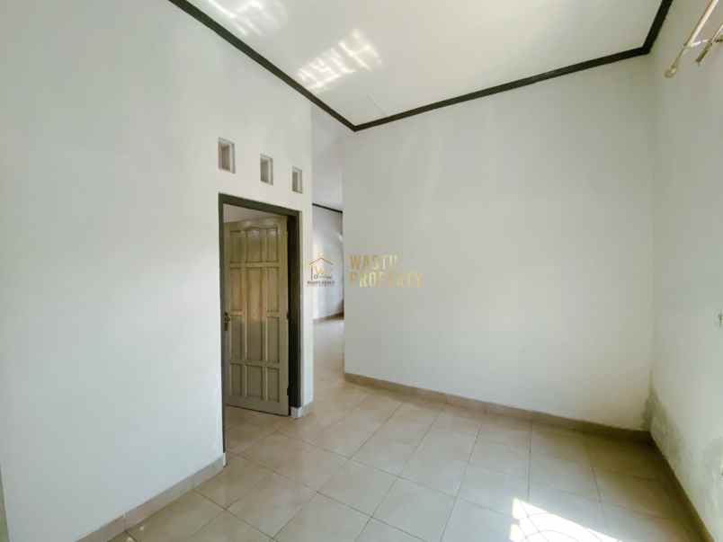 rumah second kondisi bagus lokasi premium di kalasan