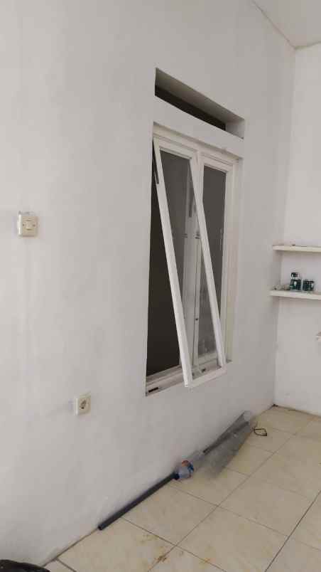 rumah second siap huni harga ekonomis perumnas klipang