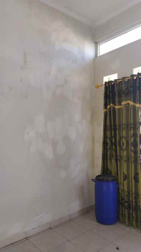 rumah second siap huni harga ekonomis perumnas klipang