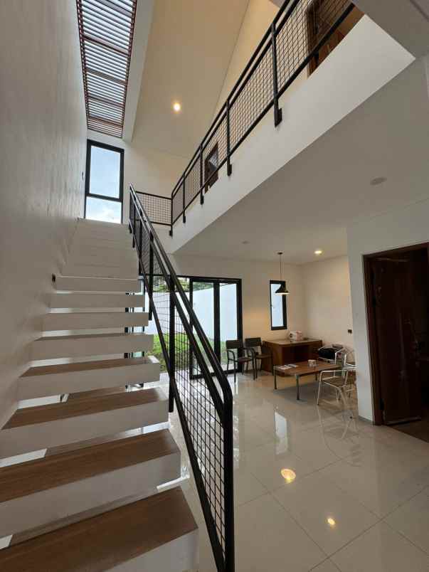 rumah siap huni 2 lantai strategis bebas banjir