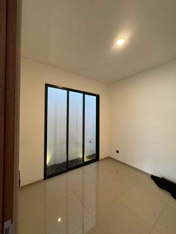 rumah siap huni 2 lantai strategis bebas banjir