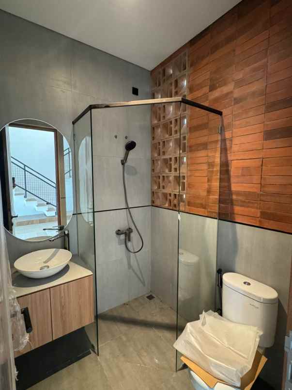 rumah siap huni 2 lantai strategis bebas banjir