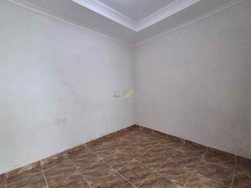 rumah siap huni dengan taman belakang luas di ngemplak