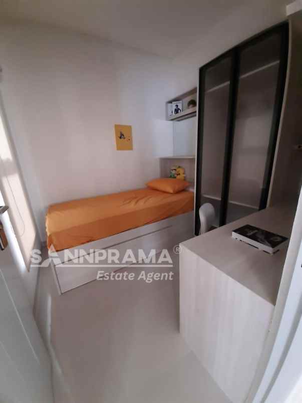 rumah strategi pinggir jln raya parung bogor