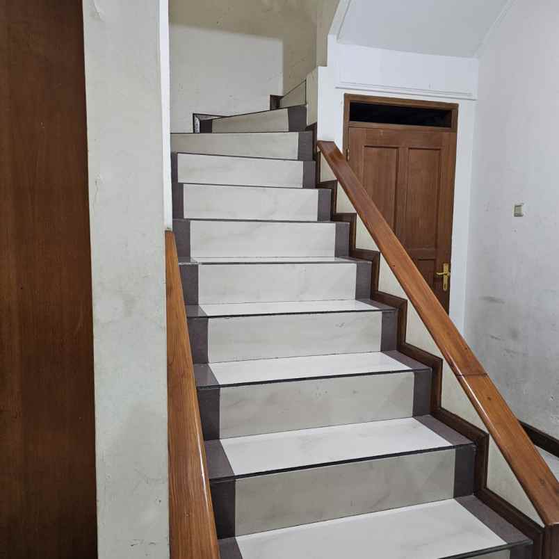 rumah taman holis indah dekat tki sumbersari bandung