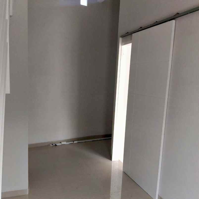 rumah tambak medayu xi utama dekat merr upn tol