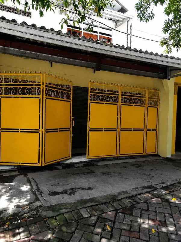 rumah usaha raya manyar cocok untuk usaha