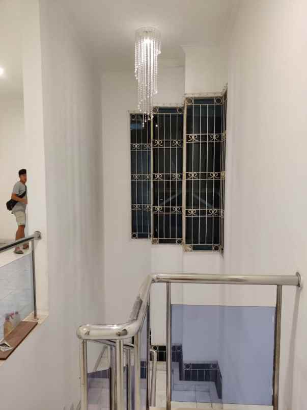 rumah villa permata gading