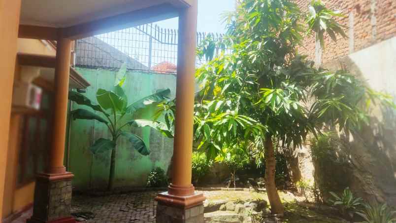 rungkut asri timur hadap timur
