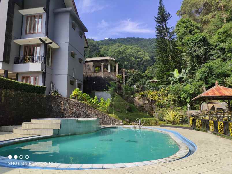 villa alamat jalan cisarua kam