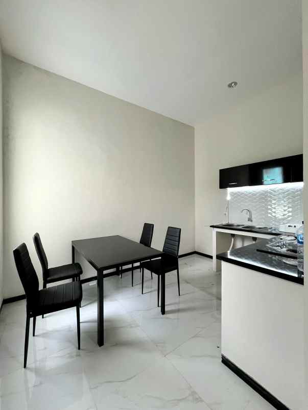 villa baru 3 lantai dekat wisata kota batu