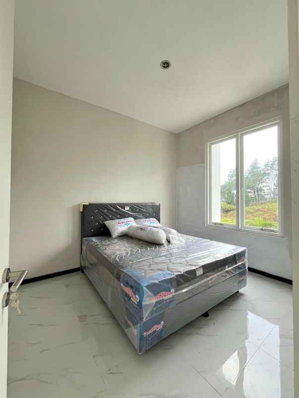 villa baru 3 lantai dekat wisata kota batu