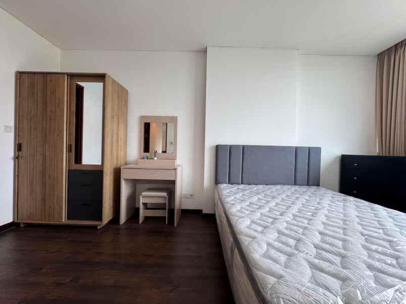 apartemen veranda residence puri indah 3br corner hook
