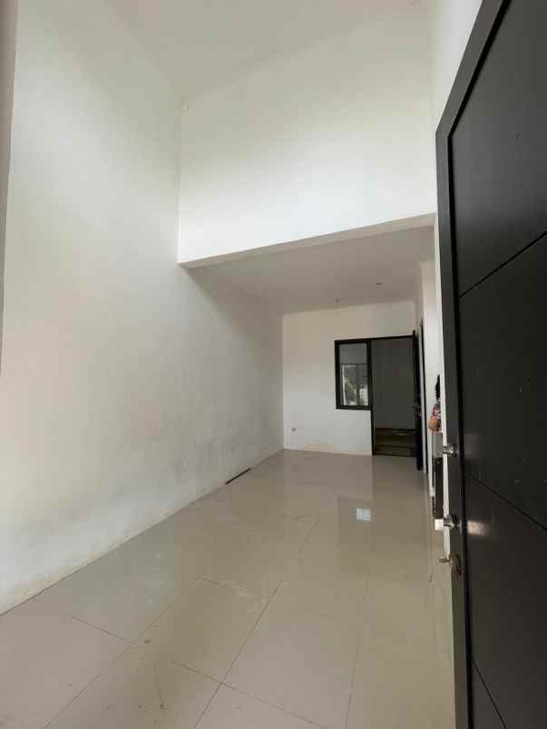 di sewakan rumah green hills ciputat