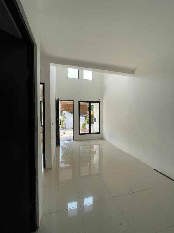 di sewakan rumah green hills ciputat